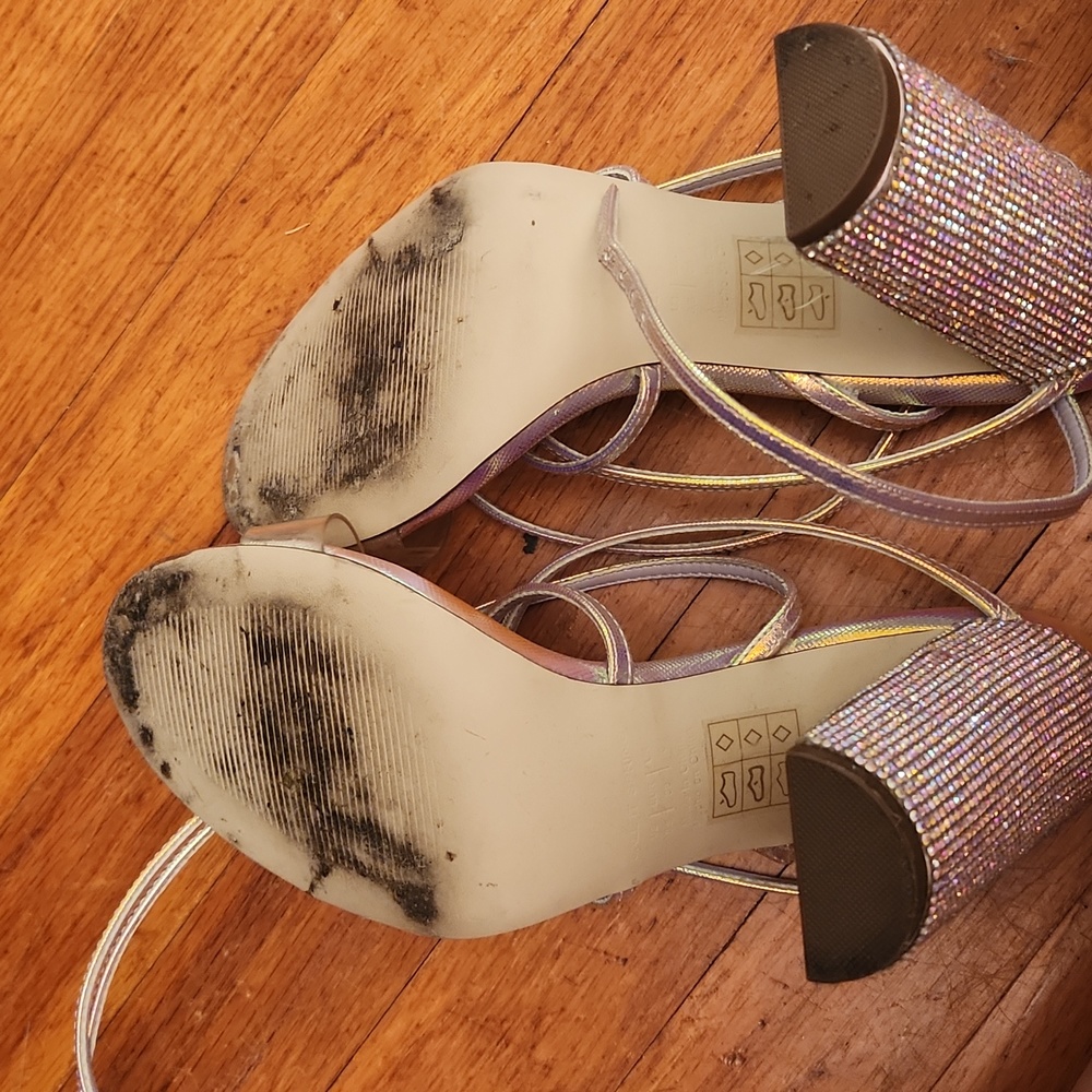 Silver Heels - image 3